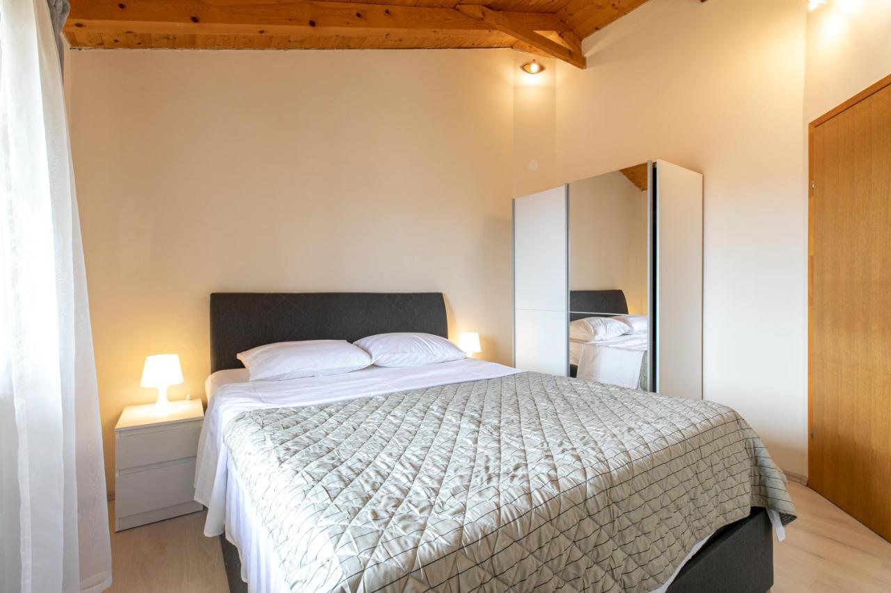 Apartments Kastel Pula Ngoại thất bức ảnh
